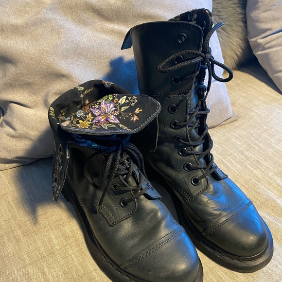 Doc Martin Triumph Amelie fold over combat boot - Picture 3 of 10